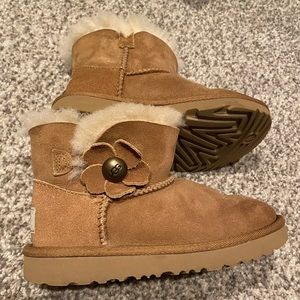 Little girls UGG boots EUC
